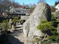 Jimmův hrobeček, jarní zahrada